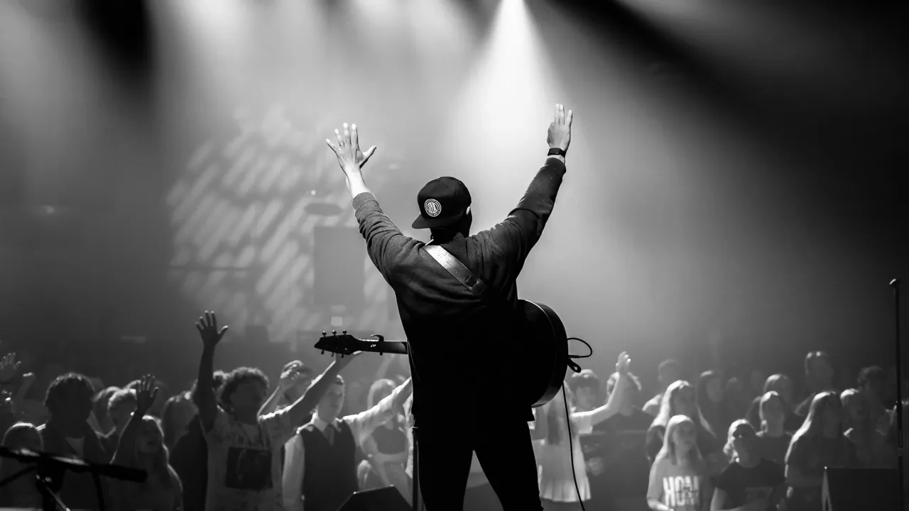 支持を集める人